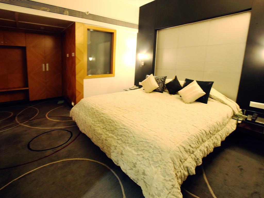 Hotel Peninsula Grand Bombay Esterno foto