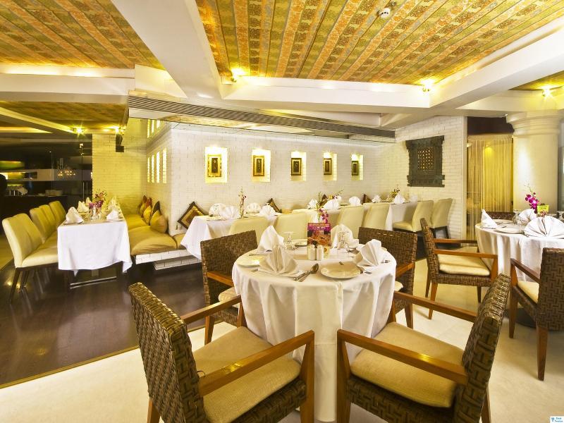 Hotel Peninsula Grand Bombay Esterno foto